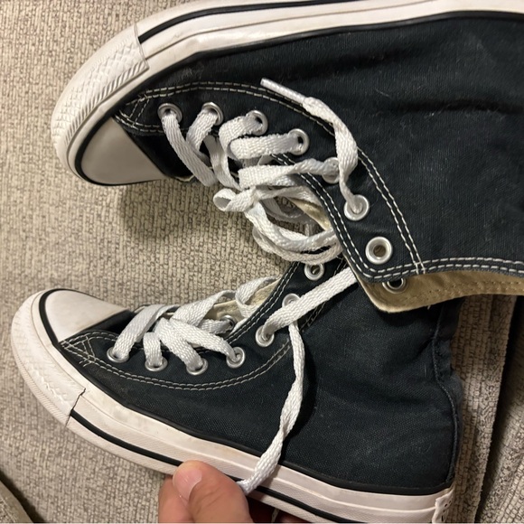 Converse Dark Canvas High Tops. Women’s 6 or a men’s 4 - Picture 4 of 7
